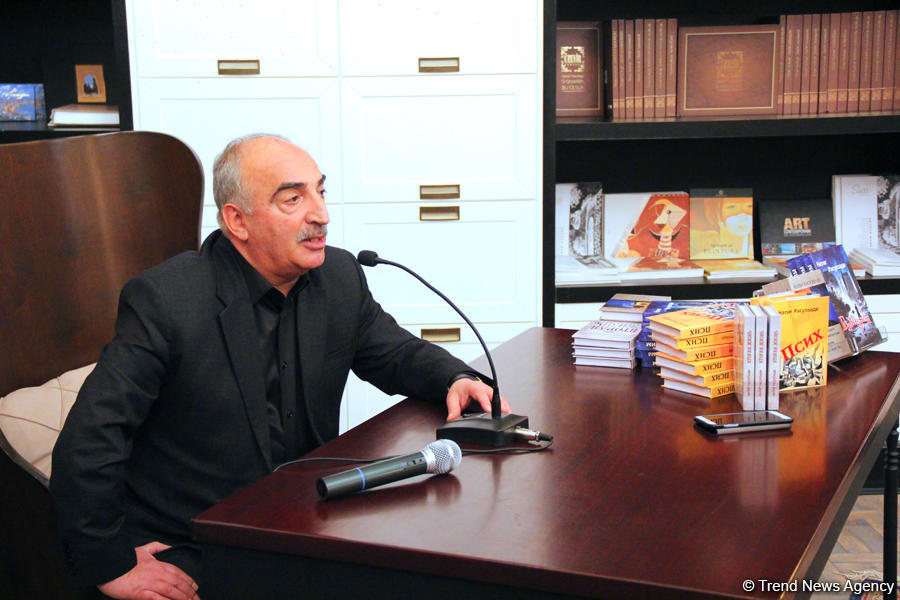 Азербайджанская интеллигенция провела диалог с Натигом Расулзаде (ФОТО)