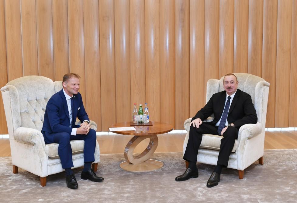 Ilham Aliyev meets EIB vice-president Vazil Hudak (PHOTO)