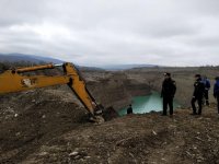 Найдено тело экскаваторщика, пропавшего во время работ на реке Вельвелечай в Губинском районе Азербайджана (ФОТО) - Gallery Thumbnail