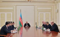 При Президенте Ильхаме Алиеве состоялось совещание, посвященное экономическим и социальным вопросам (ФОТО)