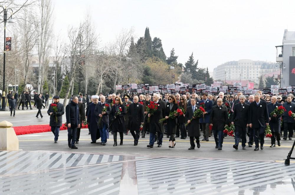 Azerbaijani president, first lady take part in Khojaly genocide anniversary march (PHOTO)