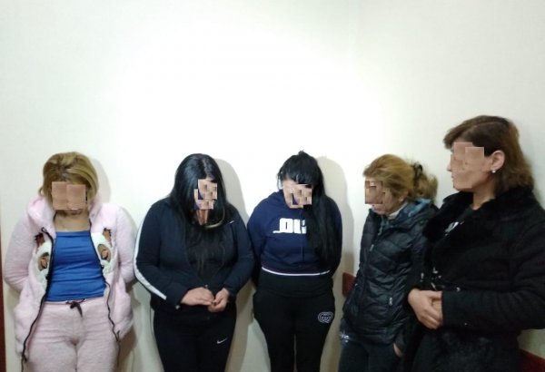 Qubada kafedə əxlaqsız yuva aşkarlandı - 5 qadın saxlanıldı (FOTO)