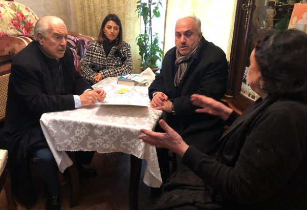 Глава Центристского демократического интернационала встретился в Баку с семьями вынужденных переселенцев (ФОТО)