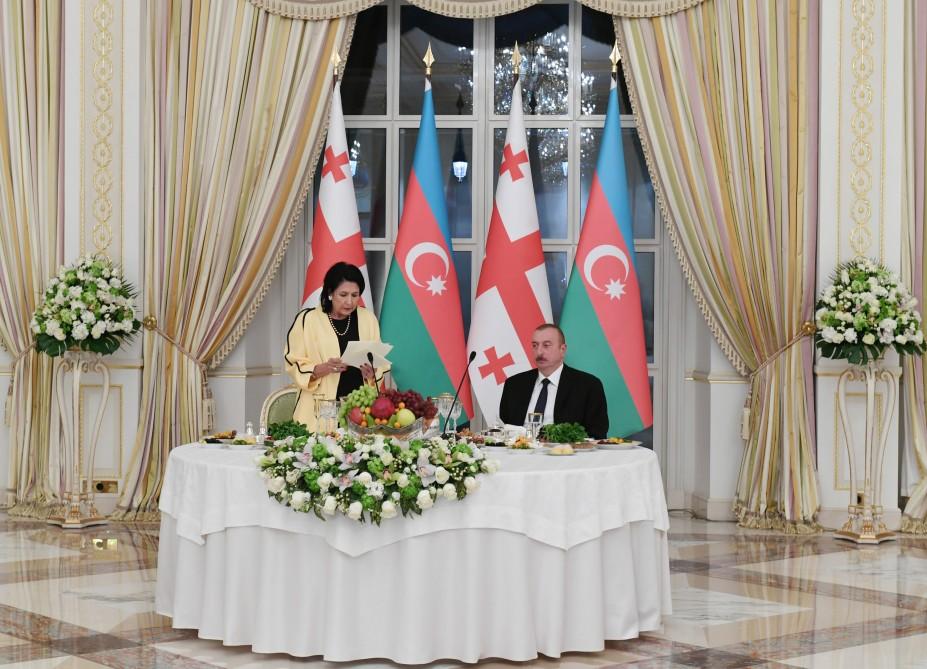 President Aliyev hosts official reception in honor of President of Georgia