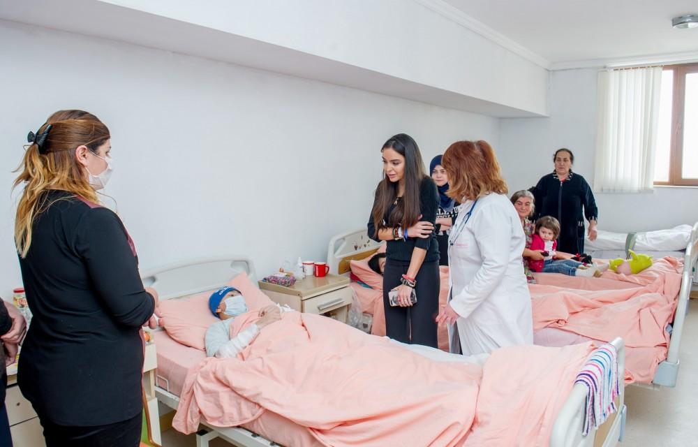 Вице-президент Фонда Гейдара Алиева Лейла Алиева посетила НИИ гематологии и трансфузиологии в Баку (ФОТО)