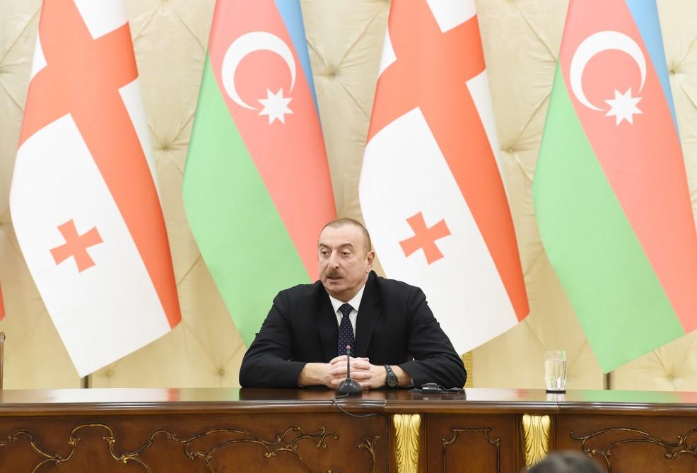Президент Ильхам Алиев: С открытием железной дороги Баку-Тбилиси-Карс объем грузов, проходящих через Азербайджан и Грузию, растет и будет расти