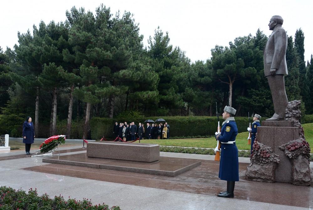 Президент Грузии посетила могилу великого лидера Гейдара Алиева и Аллею шехидов (ФОТО)
