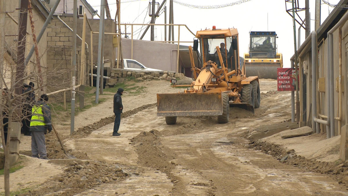 В одном из бакинских поселков реконструируются дороги (ФОТО) - Gallery Image