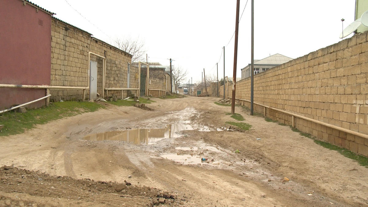 В одном из бакинских поселков реконструируются дороги (ФОТО) - Gallery Image
