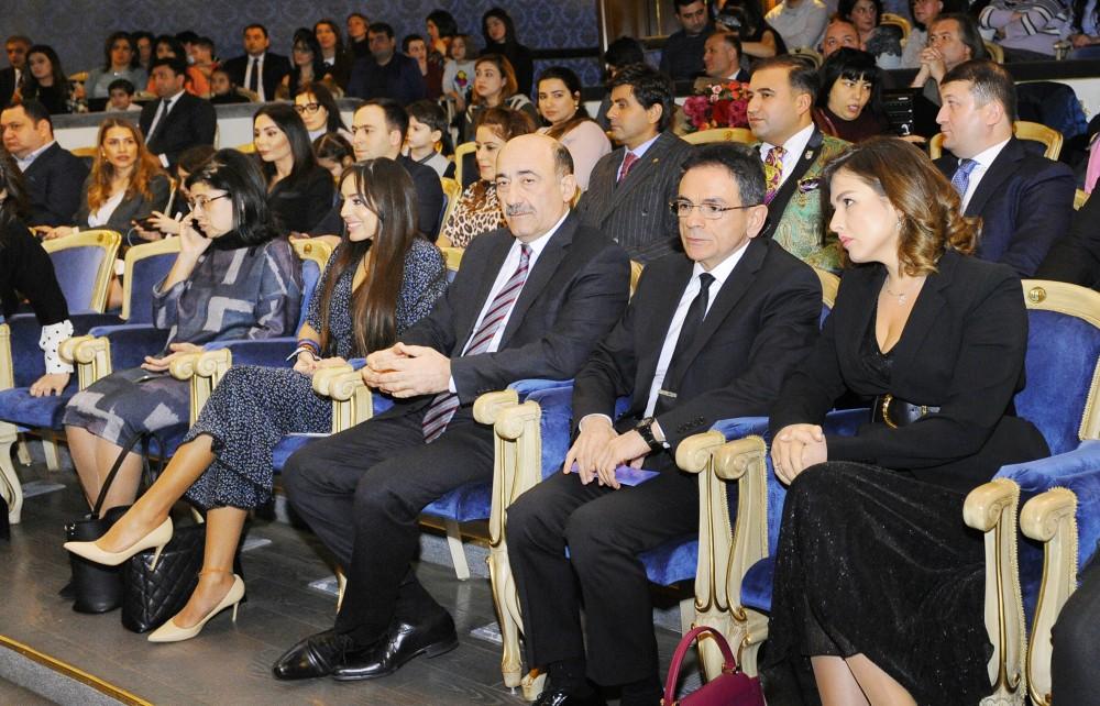 Heydər Əliyev Fondunun vitse-prezidenti Leyla Əliyeva “Balaca şahzadə” tamaşasının premyerasında iştirak edib (FOTO)