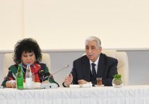 Azerbaijani president, first lady meet culture, art figures (PHOTO) - Gallery Thumbnail