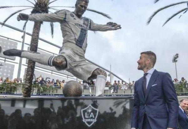 "Лос-Анжелес Гэлакси" установил статую Дэвиду Бекхэму