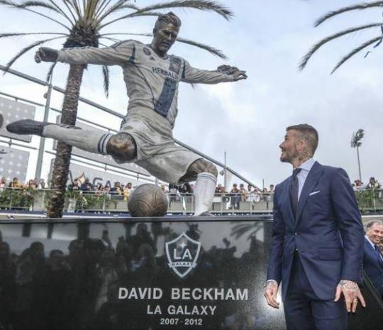 "Лос-Анжелес Гэлакси" установил статую Дэвиду Бекхэму