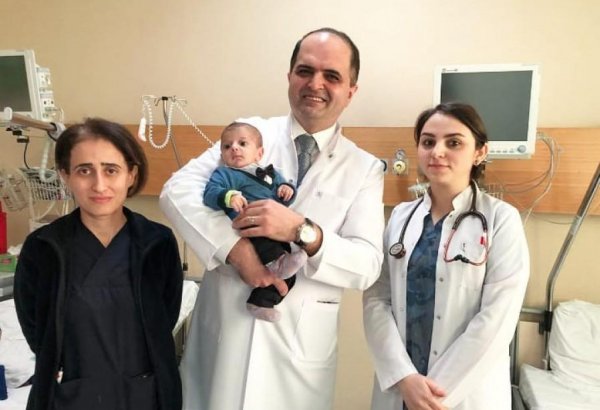 Азербайджанские врачи спасли жизнь двухмесячного ребенка (ФОТО)