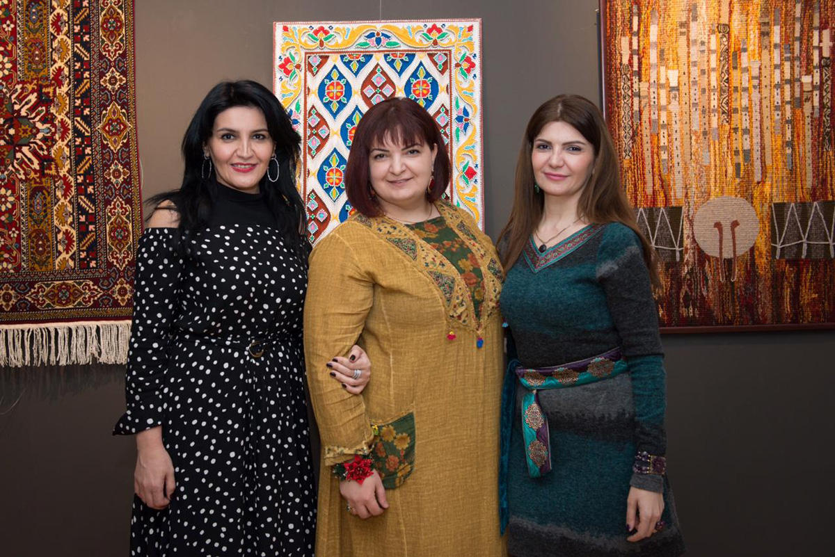 Азербайджанские девушки в волшебном марте: Пока от мужчин ждешь подарка… (ФОТО)