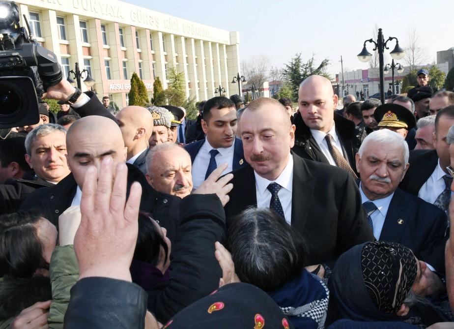 Президент Ильхам Алиев на месте ознакомился с работой по ликвидации последствий землетрясения в Агсу (ФОТО) (версия 2)