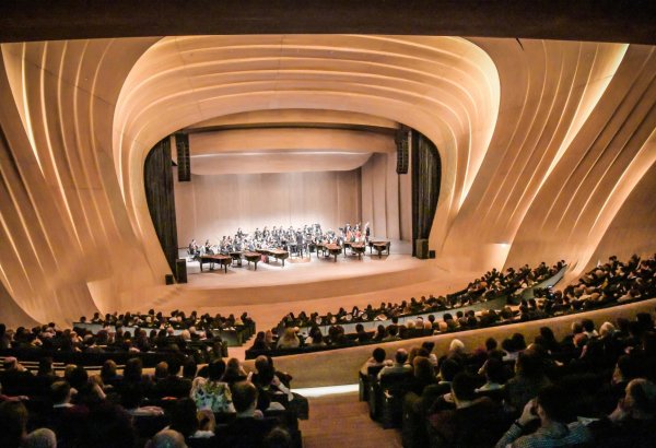 В Центре Гейдара Алиева состоялась потрясающая премьера "Гексамерон. 6 роялей" (ФОТО)