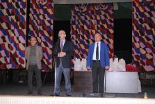 Sumqayıt Dövlət Dram Teatrı qadın əməkdaşlarını təbrik edir (FOTO)