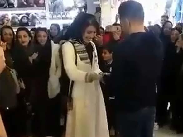 Young man arrested in Iran for public marriage proposal(VIDEO) 