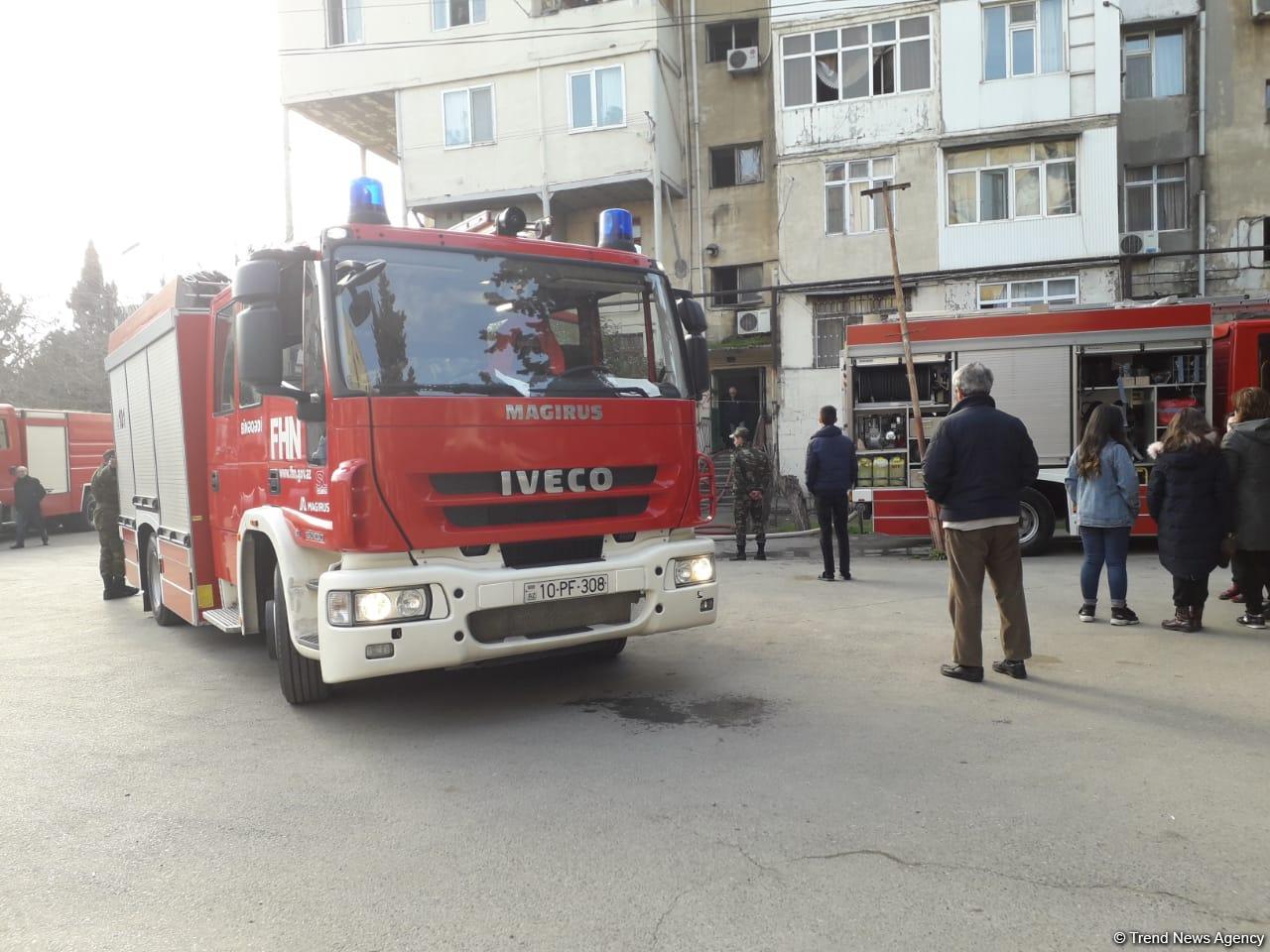 Пожар в жилом здании Баку потушен: причина возгорания - короткое замыкание (ФОТО) (Обновлено)
