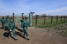 Azerbaijani border guards prevent attempted violation of state border (PHOTO)