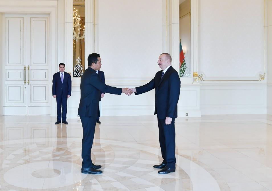 President Ilham Aliyev receives credentials of incoming Indian ambassador (PHOTO)