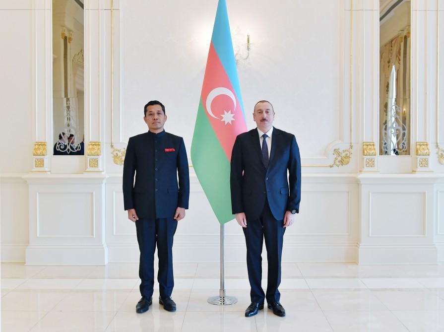 President Ilham Aliyev receives credentials of incoming Indian ambassador (PHOTO)