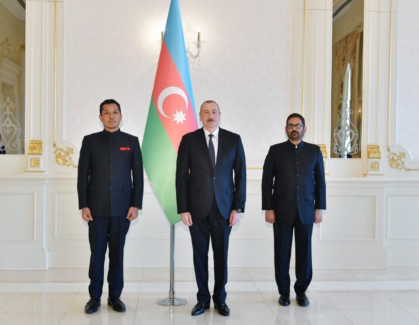 President Ilham Aliyev receives credentials of incoming Indian ambassador (PHOTO)