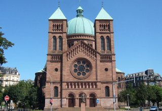 Вандалы осквернили католический храм в Страсбурге