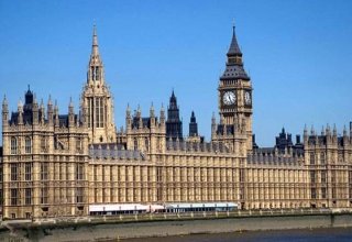 Britaniyalı deputat tele-şouda iştirakına görə parlamentdən kənarlaşdırılıb