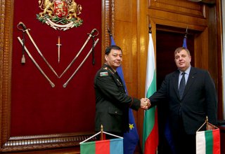 Chief of Azerbaijan's General Staff meets Bulgarian defense minister (PHOTO)
