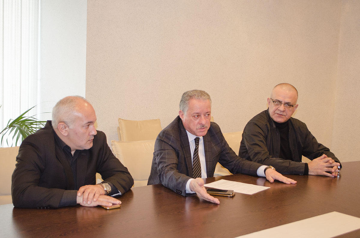 Совет печати Азербайджана возобновил мониторинги в связи с продажей газет (ФОТО)
