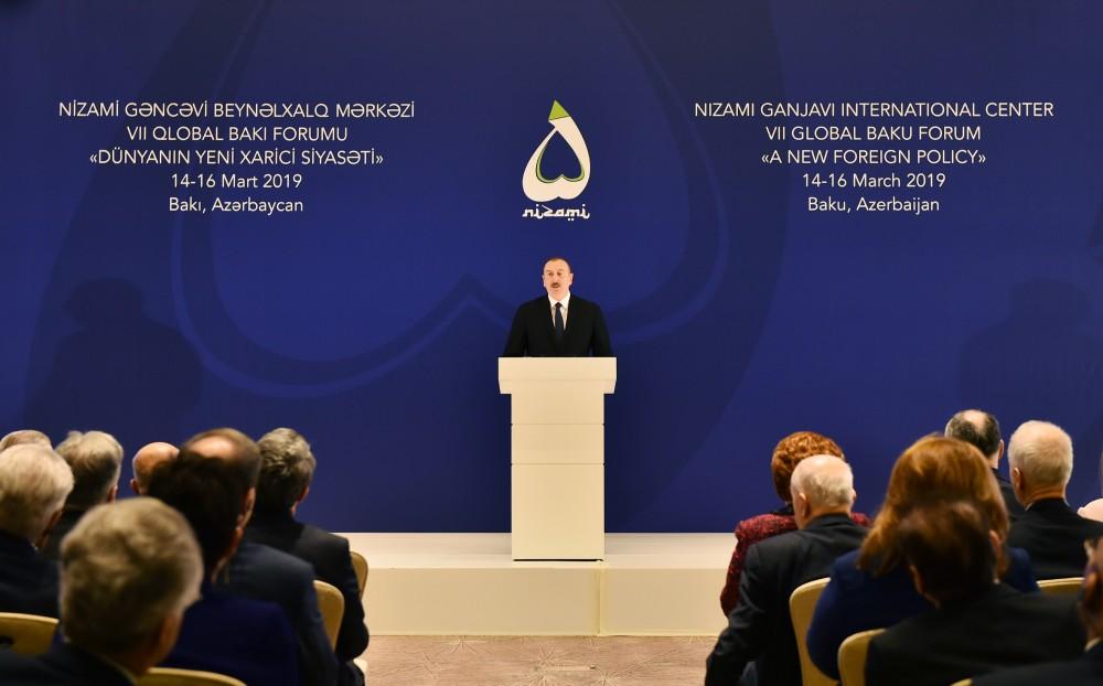 Президент Ильхам Алиев: Пример Азербайджана открыто демонстрирует, что мультикультурализм – единственный путь ослабления напряженности, укрепления сотрудничества и взаимопонимания (версия 2)