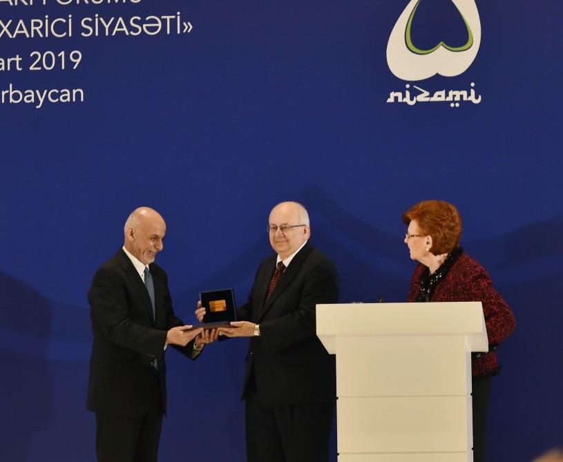 Azerbaijani president attends 7th Global Baku Forum (PHOTO)