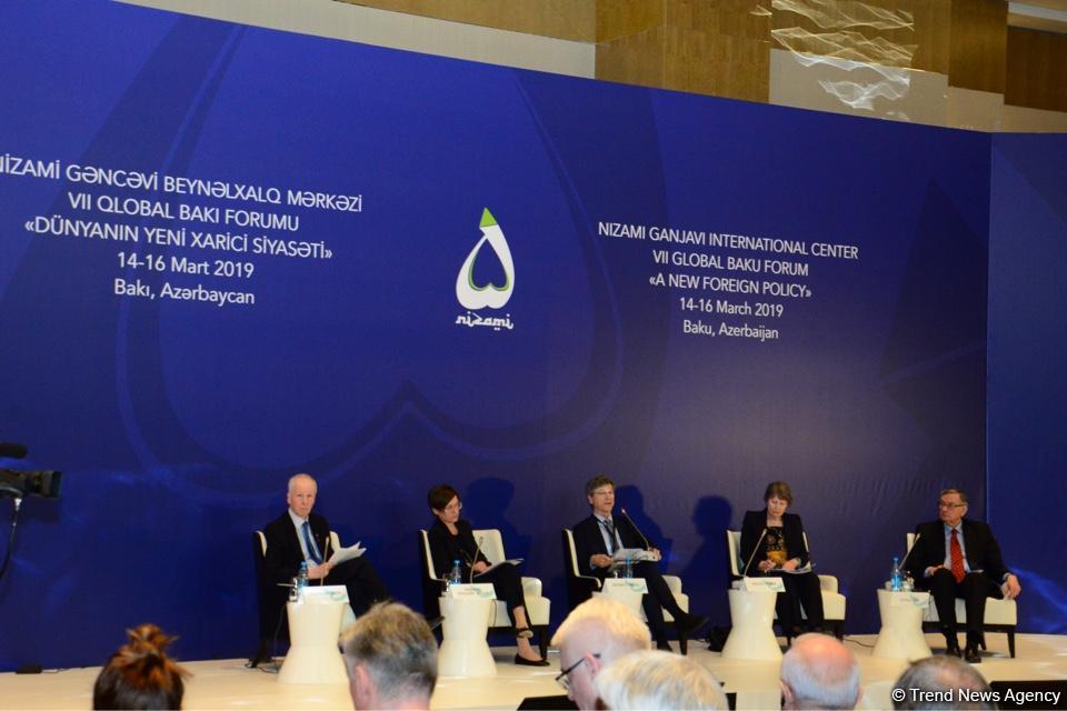 VII Глобальный Бакинский форум продолжает работу панельными обсуждениями (ФОТО)