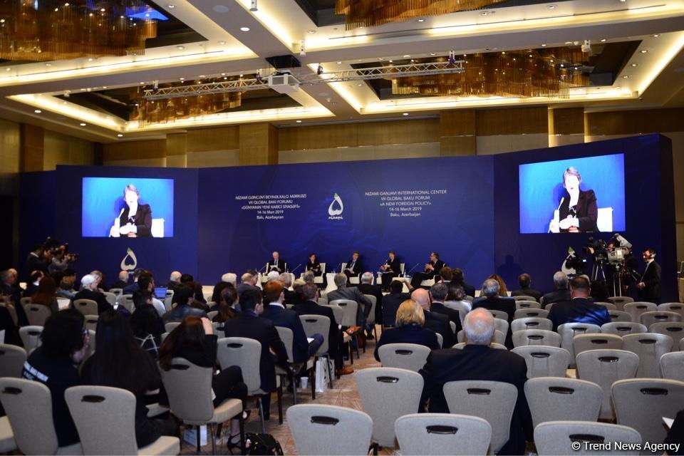VII Qlobal Bakı Forumu işini panel iclasları ilə davam etdirir (FOTO)