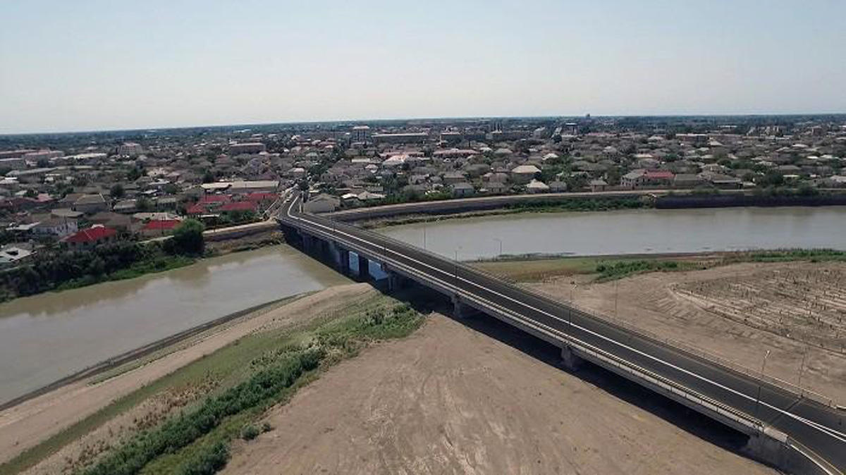 Azerbaijan opens bridge on highway to Iran (PHOTO)