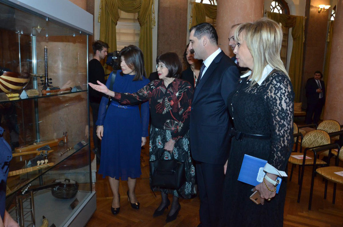 Джура, лавта, нефир, сипси, джюмбюш – подарок азербайджанскому музею (ФОТО)