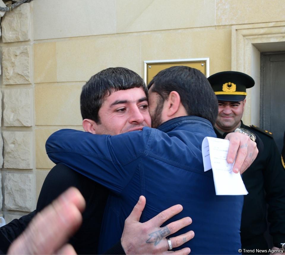 Joy and tears of happiness of people pardoned upon Azerbaijani presidential decree (PHOTO)