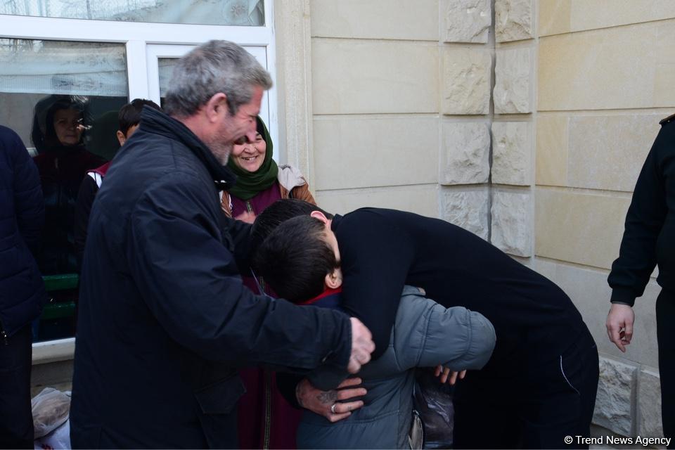 Joy and tears of happiness of people pardoned upon Azerbaijani presidential decree (PHOTO)