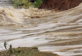 Семь человек смыты водным потоком на юге Кении