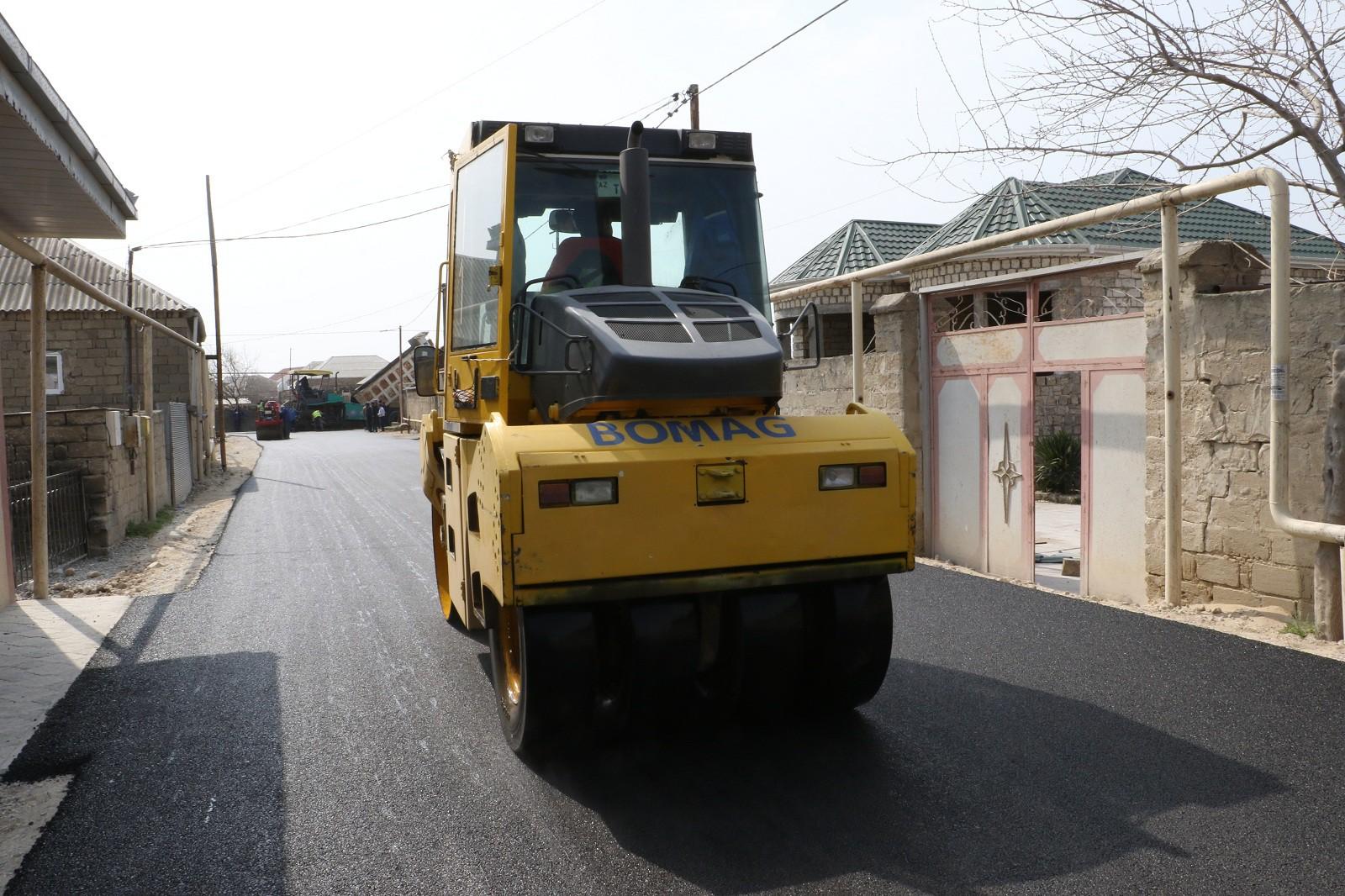 В бакинском поселке  отремонтированы две дороги (ФОТО)