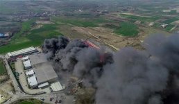 İstanbulda fabrik yanır: 5 nəfər zəhərlənib (FOTO/VİDEO) (YENİLƏNİB)