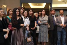 Азербайджано-Французская торгово-промышленная палата организовала выставку в честь 8 марта (ФОТО)