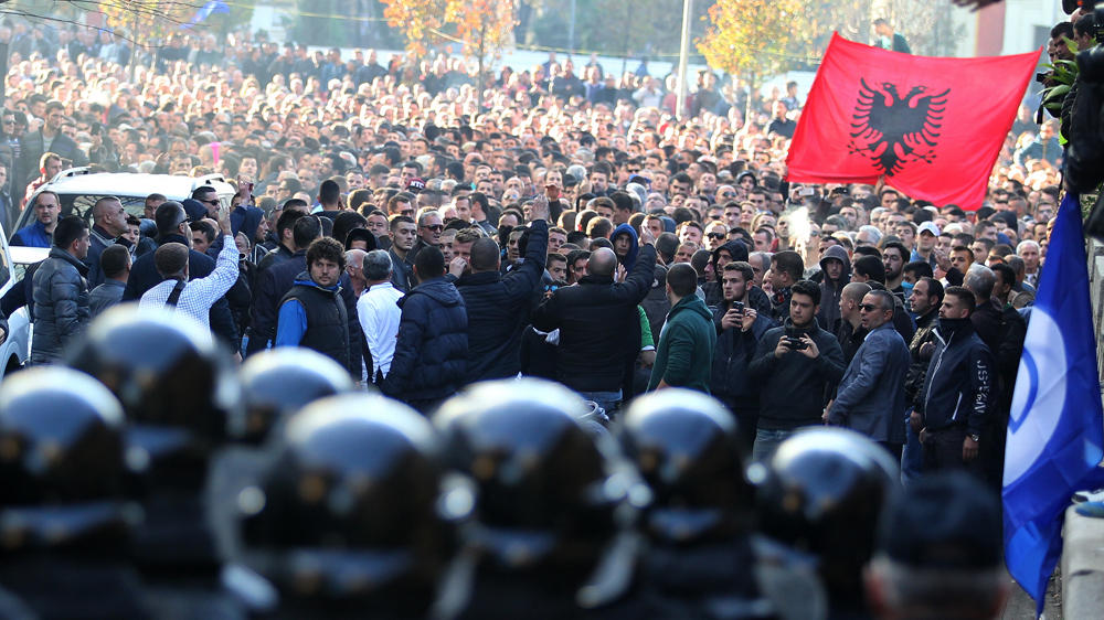 В Тиране произошли столкновения протестующих с полицией