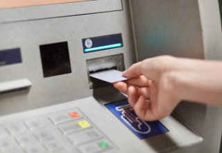На долю Баку приходится более 50% банкоматов в стране