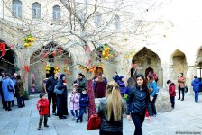 Bakıda bayram festivalı davam edir (FOTO)