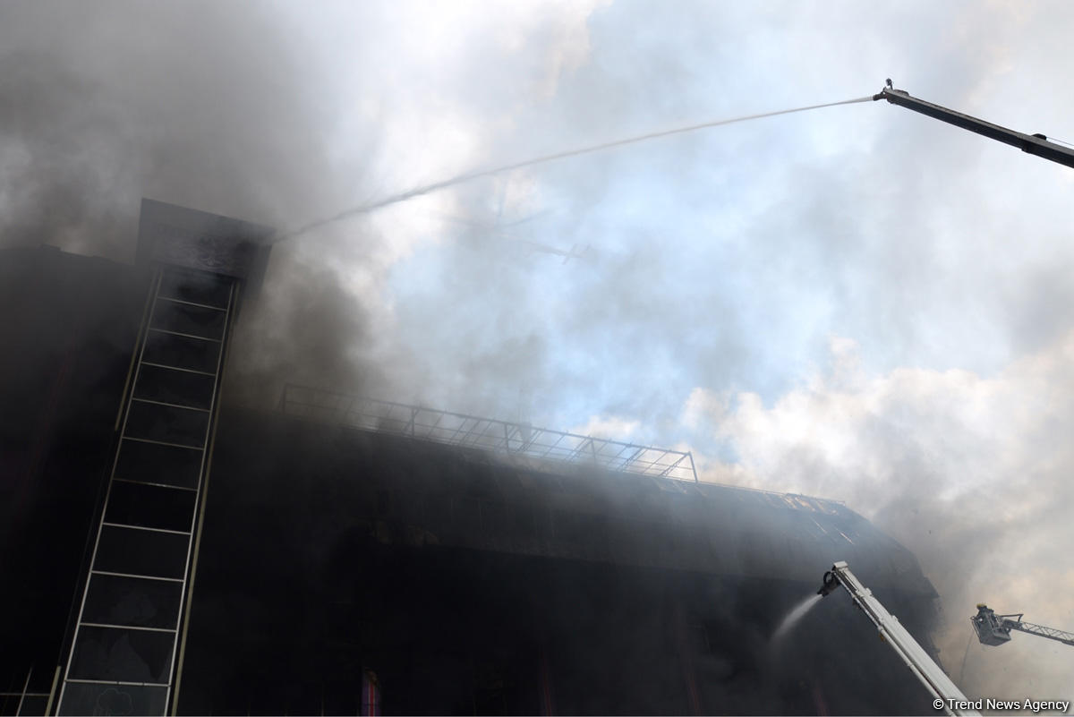 В Японии три человека пострадали при пожаре на складе