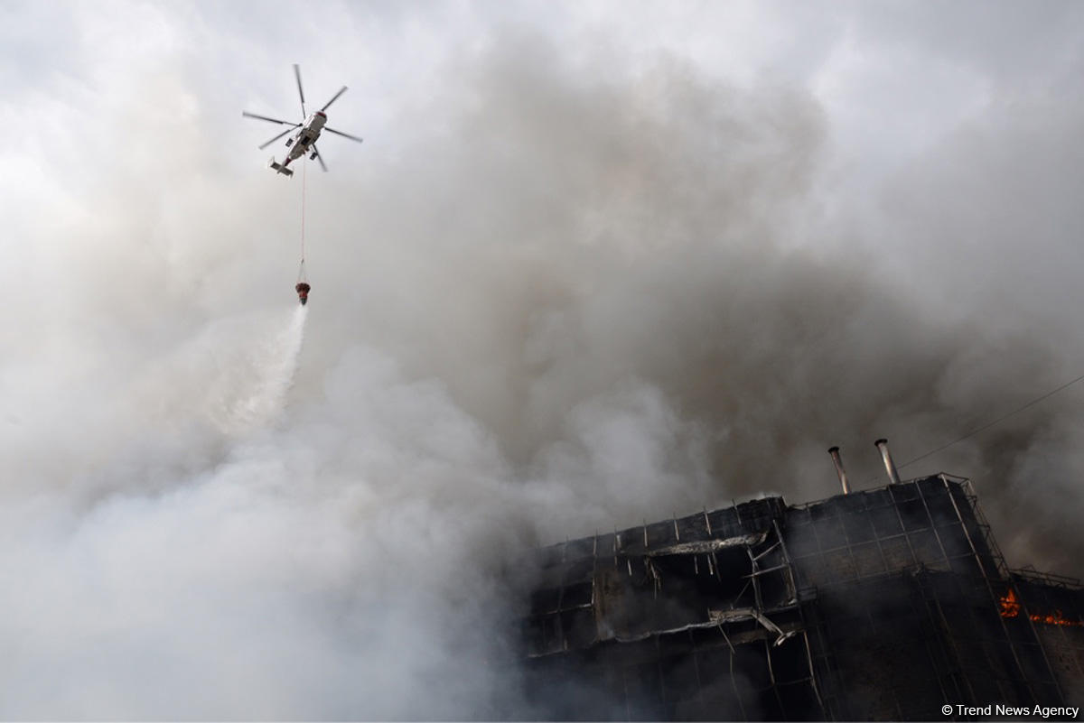 Распространение огня в Т/Ц в Баку предотвращено - МЧС