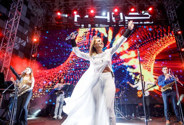Азербайджанская певица устроила праздник в Дубае (ФОТО, ВИДЕО)